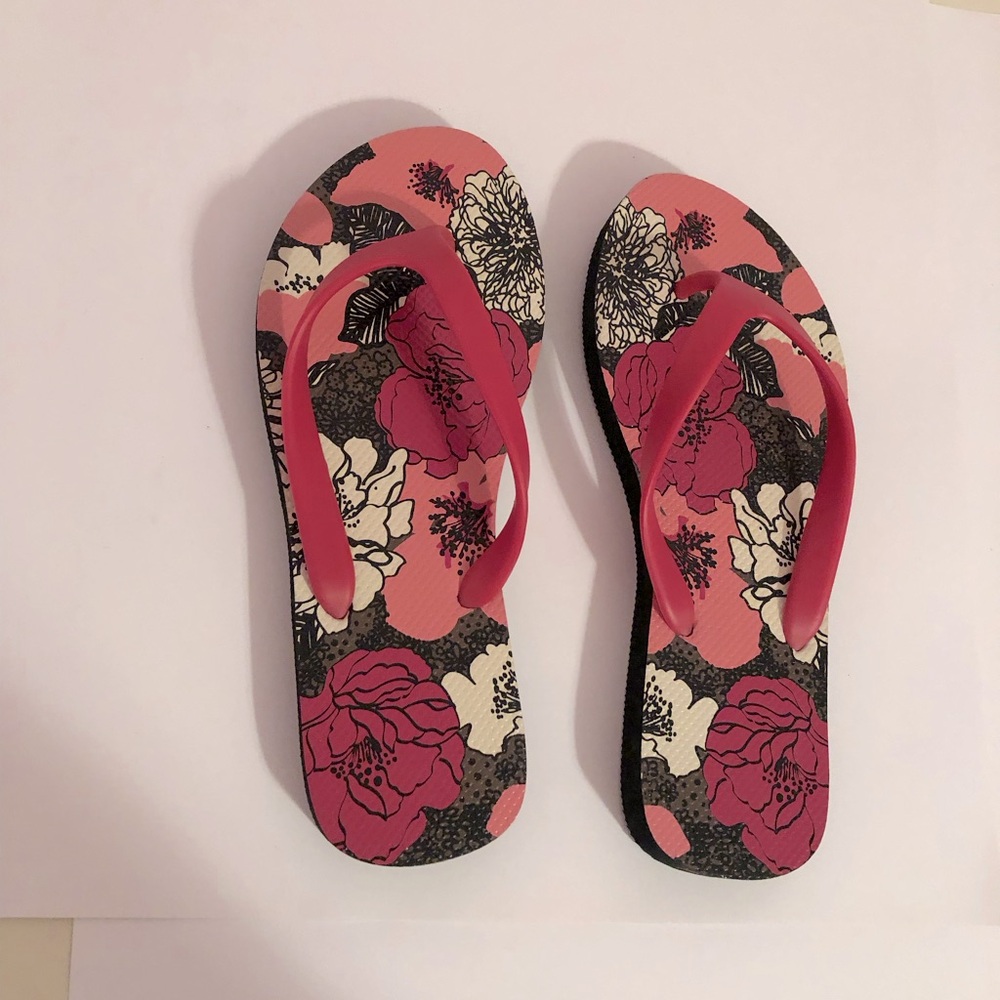 Vera Bradley flip flops size M 7/8